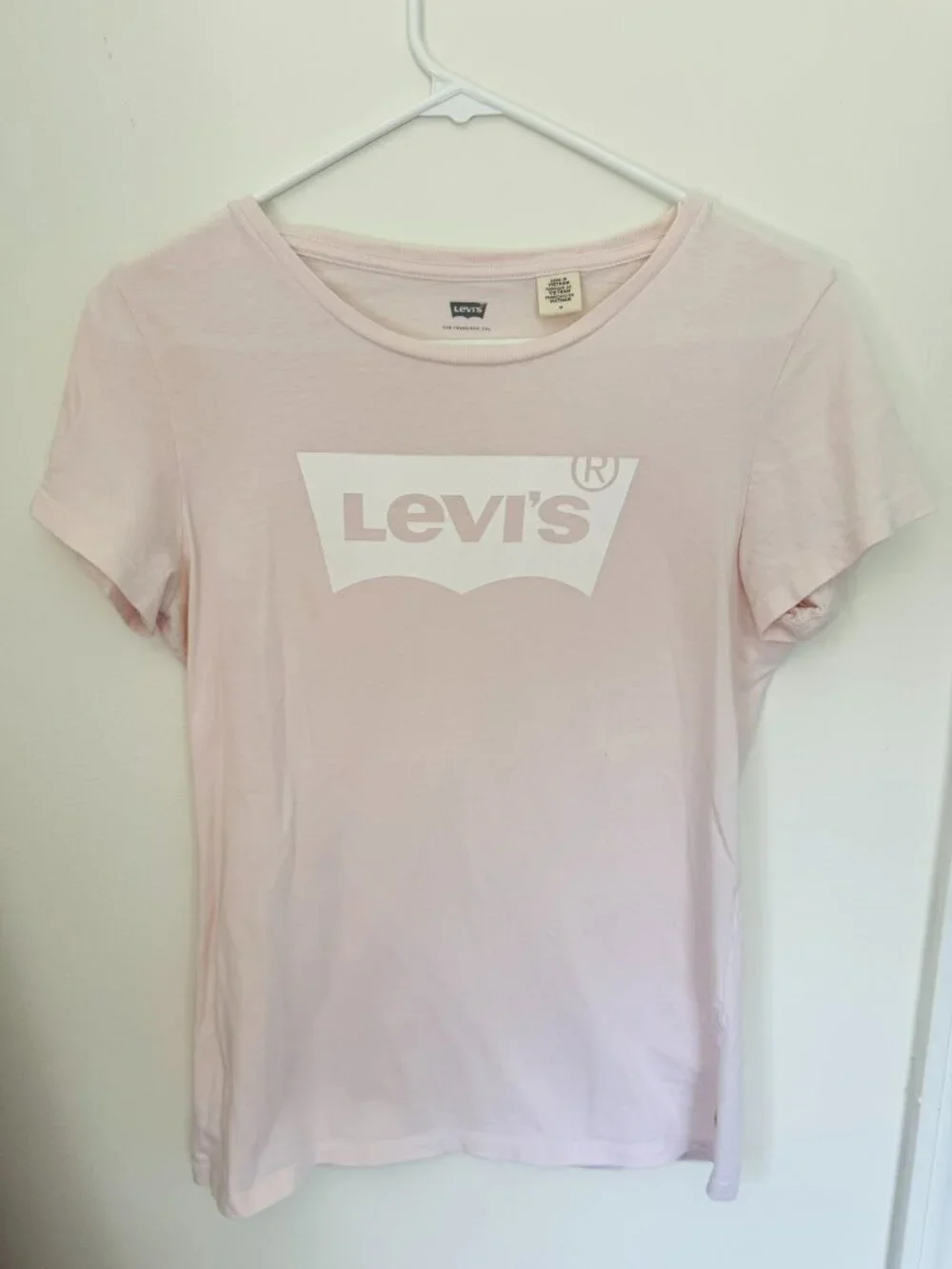 Levis Women's T-Shirt - Picture 1 of 5